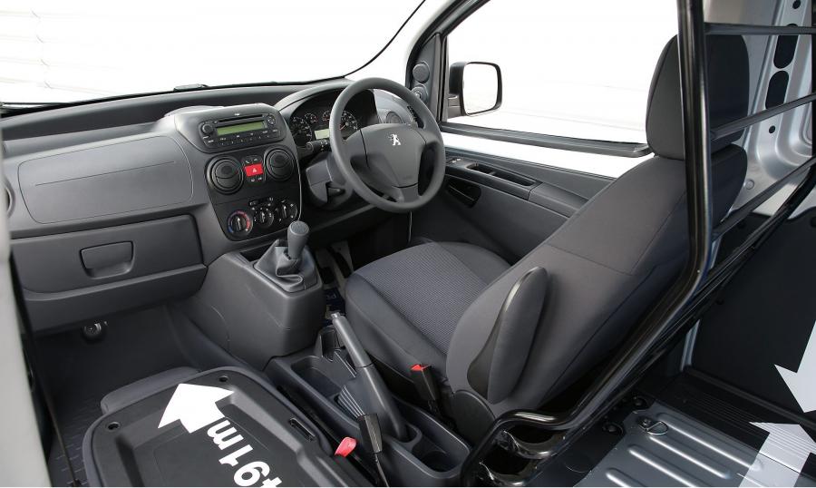  Peugeot Bipper 2008 года  (фото 7 из 93)
